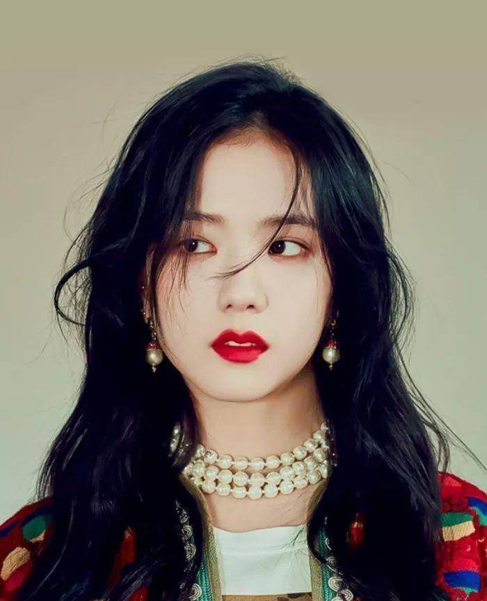 金智秀周子瑜金容仙裴珠泫金雪炫裴秀智秀晶是f(x)组合成员,6岁时与