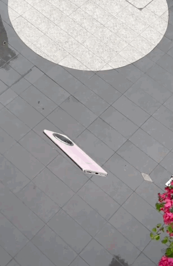 还直接在5米高的地方把oppo a3 pro扔下去,而且还骑电动车进行碾压