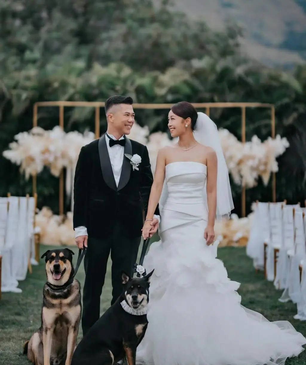 当许志安开始复出计划后,郑秀文大力支持,并在接受媒体访问时大赞老公