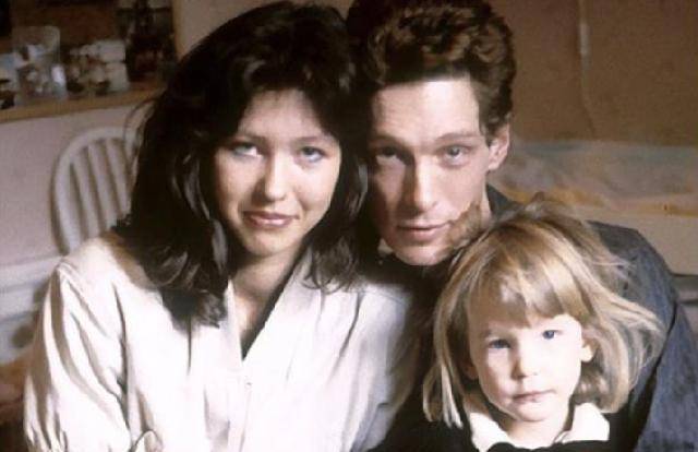 晚年放飞自我1971年出生的伯恩安德森,如今已经是年近半百之人,花无