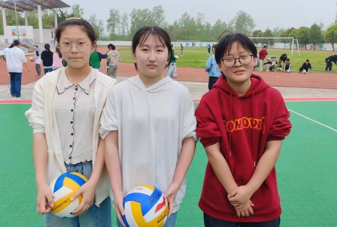 新锐控股集团古河中学初一排球大作战垫球高手齐上阵