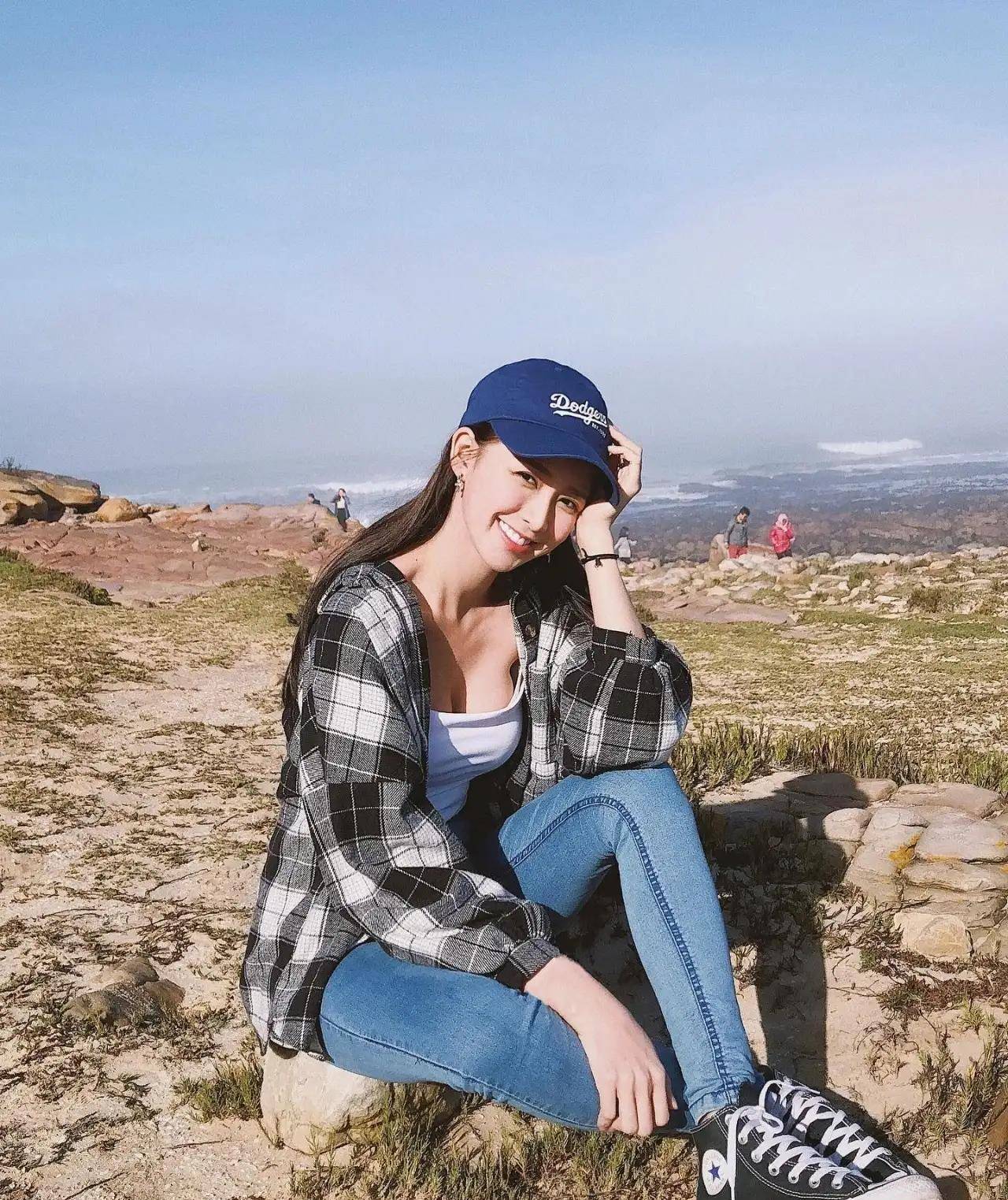 蔡卓宜生于 1994 年 4 月 8 日,高 1 米 63,三围尺寸堪称完美,32c,22