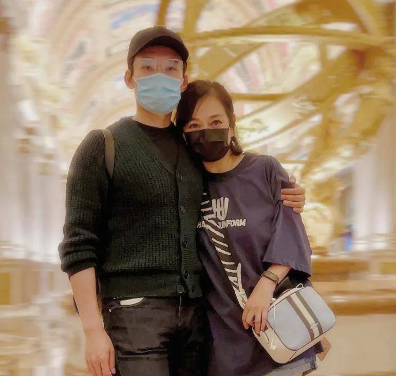 53岁陈松伶近照曝光减肥过度显出老态和丈夫年龄差距愈发明显