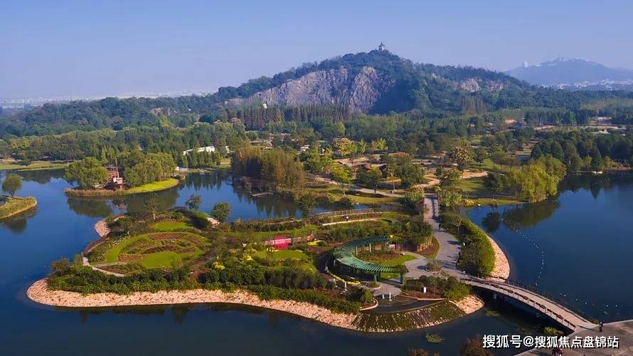 项目西侧约800米是4a景区广富林文化遗址,广富林郊野公园,项目北侧约2