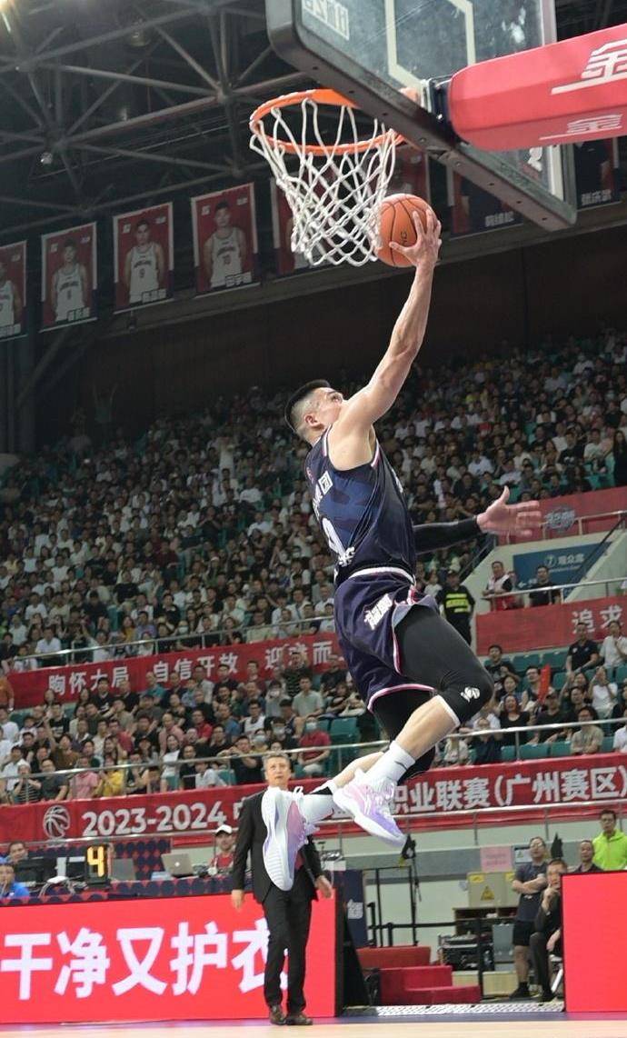 我们篮球明星失败了7年最炙手可热的新人杨汉森在911中只有3个退出了