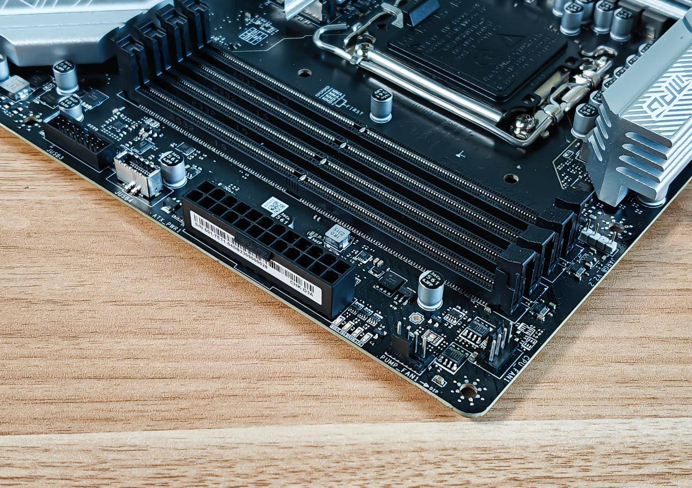 中高端品质中低端价格微星主板mpgb760medgetiwifi开箱