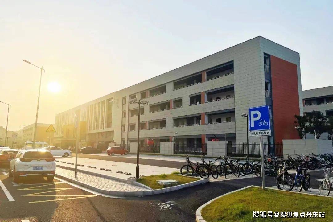 二中,1公里内林立明德幼儿园,明德小学,明德中学三所百年名校分校,家