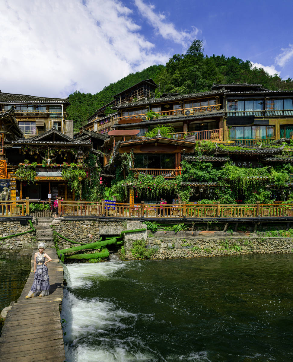 贵州千户苗寨5天4晚报团需要多少钱贵州五日游跟团费用