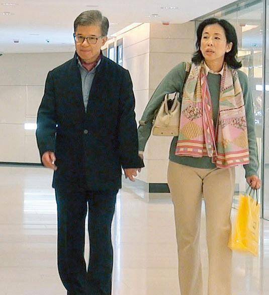 郭晶晶婆婆朱玲玲60岁生日俩港姐为她庆祝招牌式甜笑很温暖