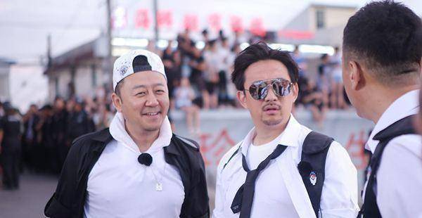 郭涛来过两期,第一次是代替罗志祥,一开始他很谨慎,但在车上休息的