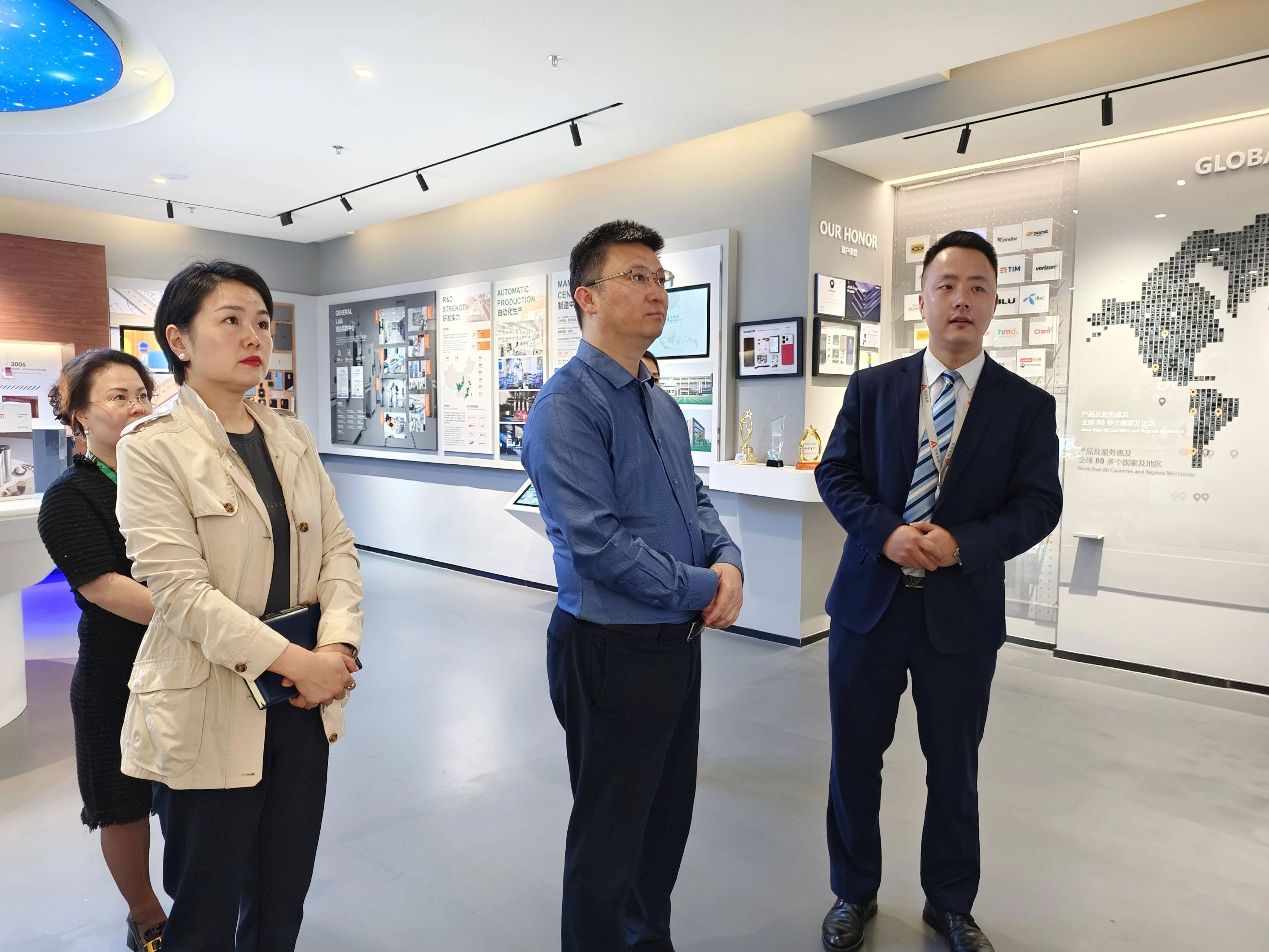 南明区长刘桂均率队赴广东招商考察