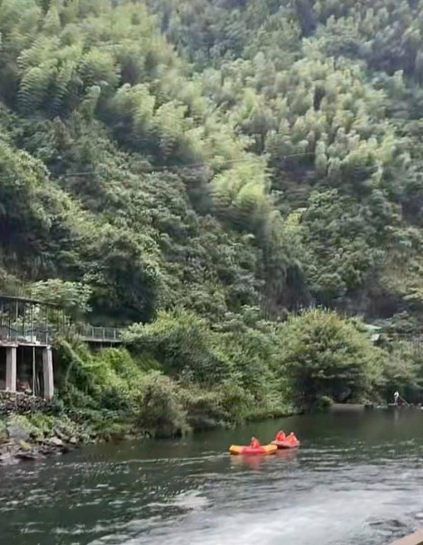 原创黄山休宁夹溪河漂流一处充满刺激乐趣的旅游胜地