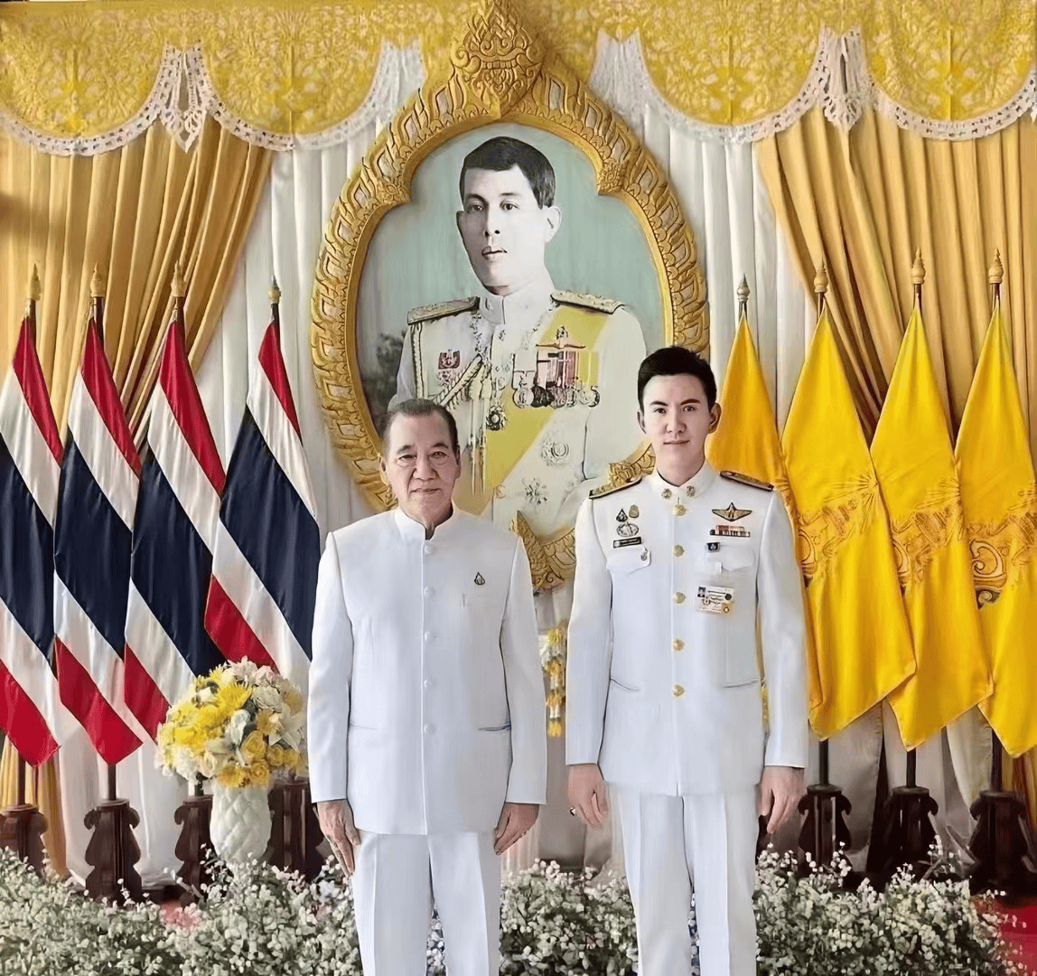 广西十二肴生物科技有限公司的负责人表示,此次荣获"泰国皇室成员御用