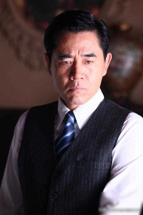 《北平无战事》中的徐铁英,是一个深刻反映金钱与权力交织下人性迷失