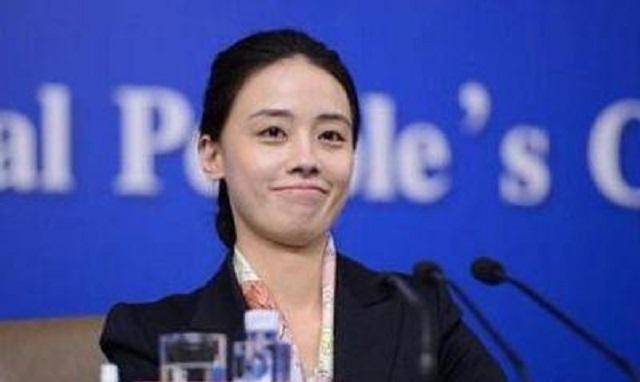 女神翻译官姚梦瑶从小立志不懈努力可以靠颜值非要靠才华