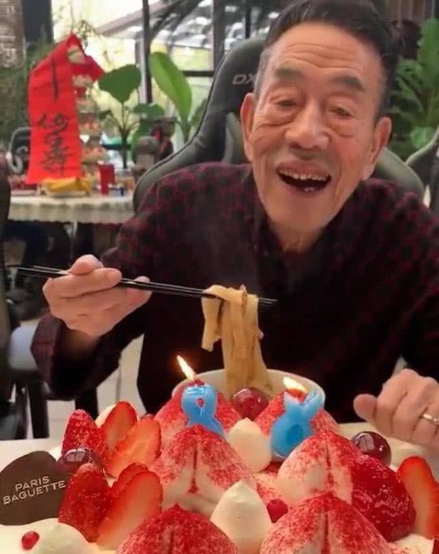 原创郭德纲晒儿子曝光豪宅他过88岁的生日的豪宅集吃喝玩乐于一体