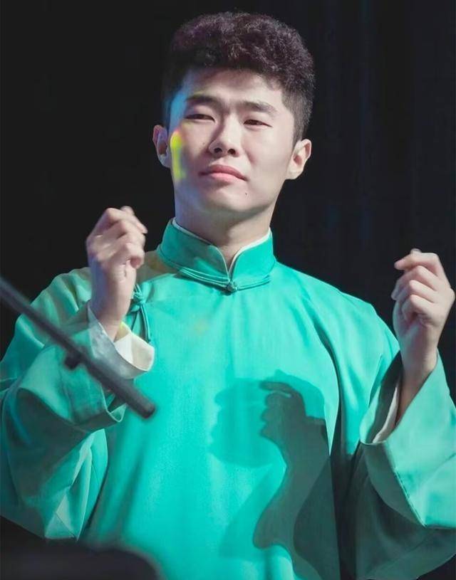 互相伤害!孟鹤堂调侃周九良光头,被周九良回怼,网友直呼笑不活