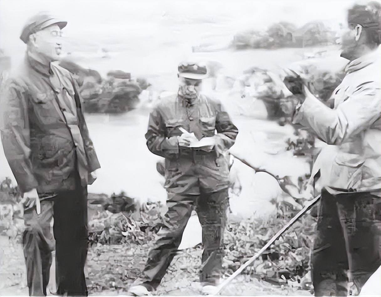 为了坐实日军逃跑的决心,皮定均居然大胆的以少量部队对敌展开追击,吓