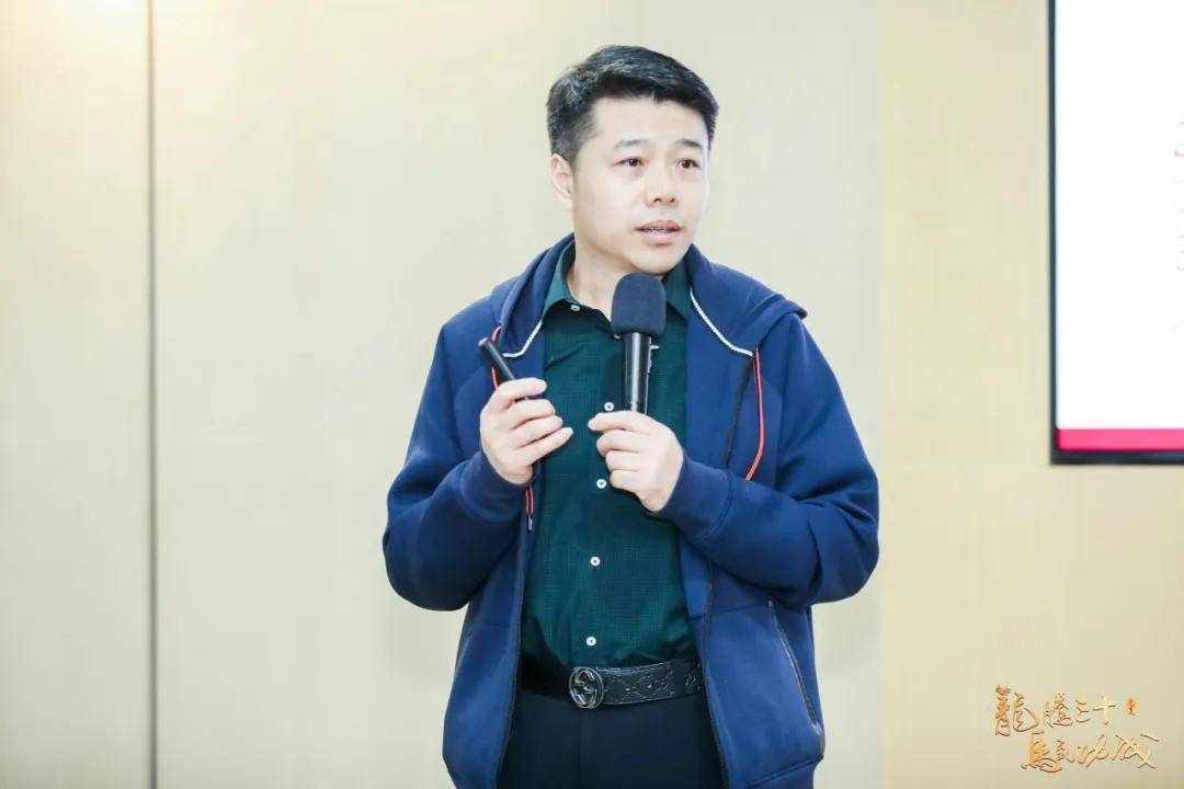 健康食品委员杨晋源轻创营营长李俞霏共创,共识,共担,共行,百年完美