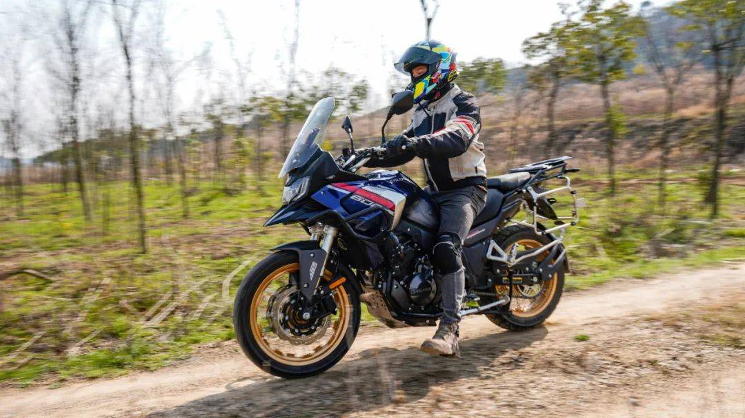 公路与轻度非铺装路上的扭力大师—赛科龙rx600动态测评_搜狐汽车