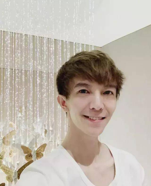 郭敬明遭遇中年危机和韩寒相比问题出在哪里