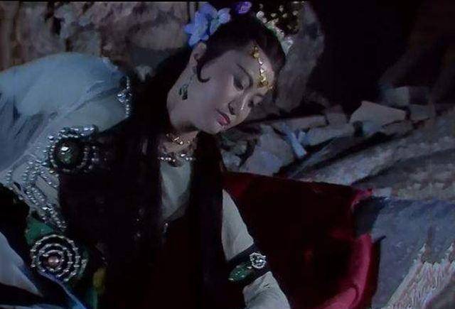 白骨精富有背景穷有背影她却只能孤注一掷铤而走险