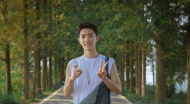 海绵宝宝配音演员为肖战送祝福,肖战感动要枯了,两人都是老乡