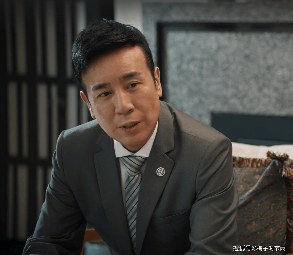 正是因为他的欺人太甚,赵辉也因此黑化,签署了谢致远和吴显龙的"长滩"