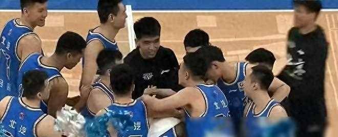 原创            北京男篮狂胜上海，晋级八强之路悬念重重-上海男篮vs北京男篮第三场比赛