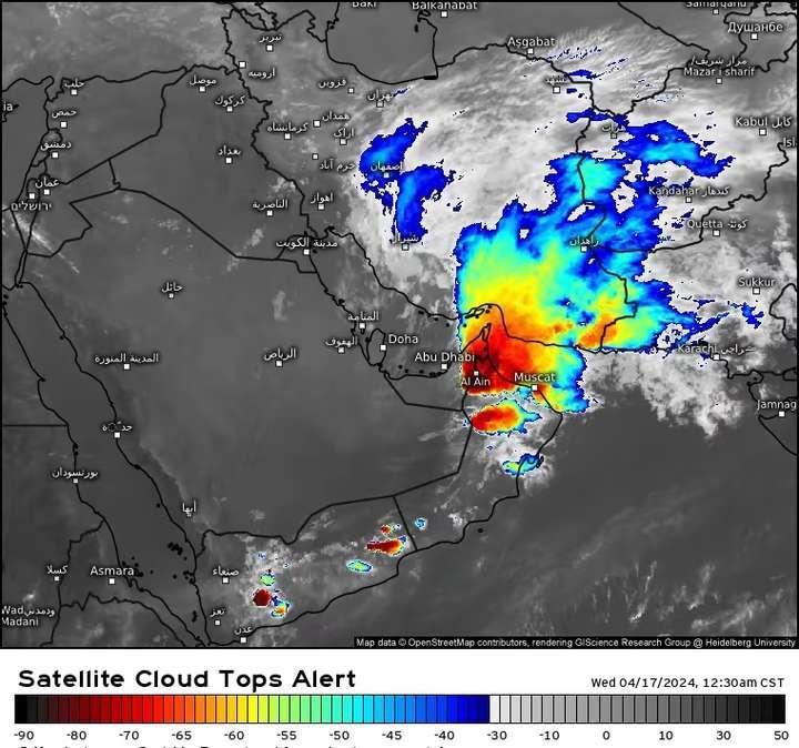 迪拜惊现绿色天空，一天时间下了一年的雨！机场成湖泊沙漠变泽国