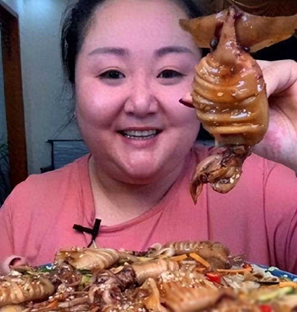 原创千万粉丝网红胖姐脑溢血倒下遗嘱曝光所有资产给现任丈夫