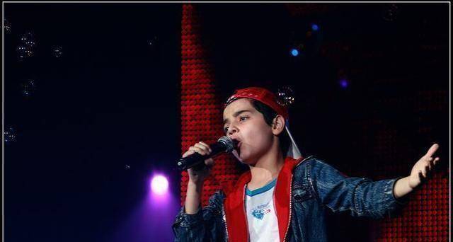 还记得童星阿尔法吗19岁谢顶被争议21岁的他植发后颜值回春