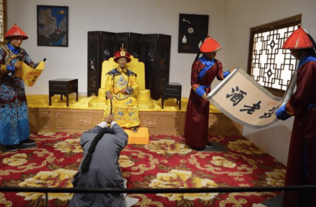 晚年的乾隆干了哪些糊涂事儿使清王朝在乾隆盛世后迅速衰败