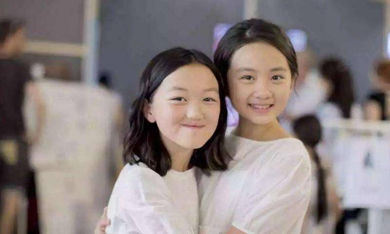 如今李嫣已经十四岁,但在早年,由于王菲和