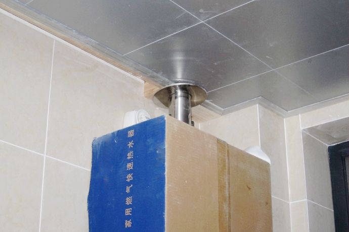 厨房打洞走热水器排气管物业大怒不要命了包进吊顶啥事没有