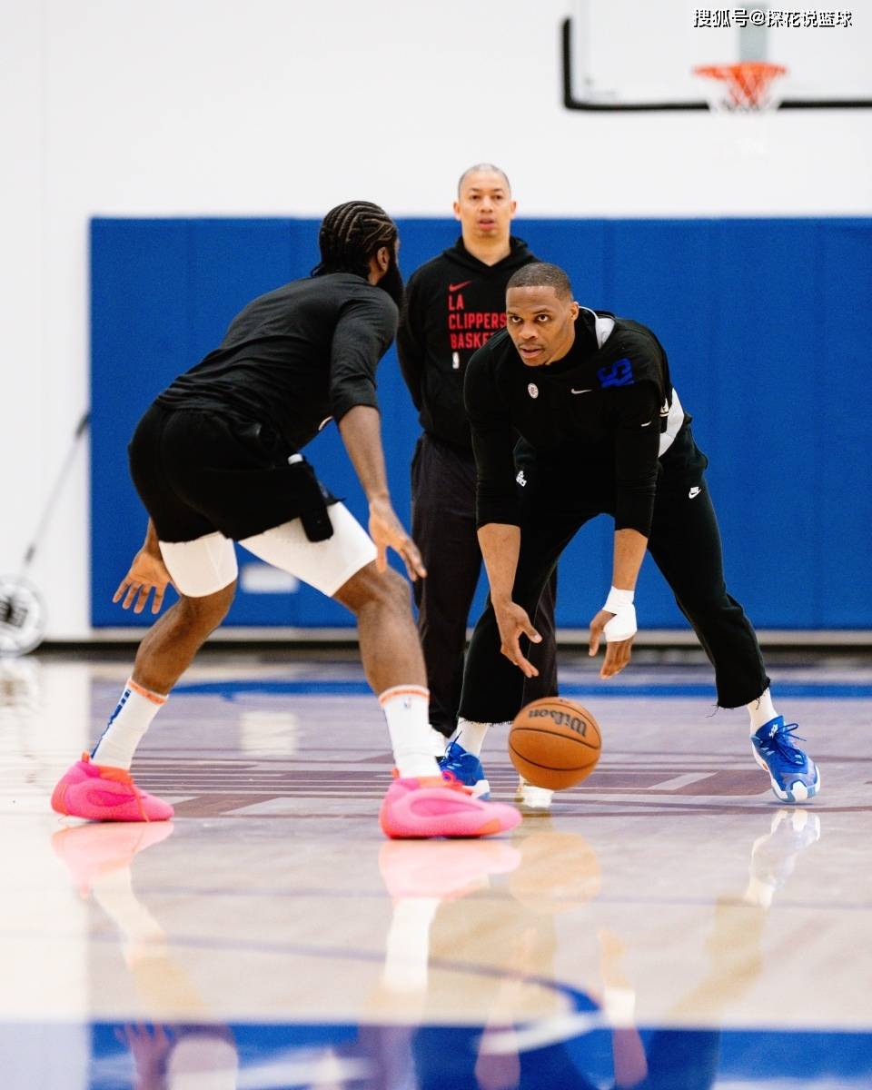 全队训练氛围轻松,小卡亮相,哈登伤势已痊愈_莱昂纳德_1_nba