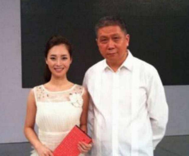 在这里,小编给大家说一个小段子,就能明白马未都老婆是什么人.