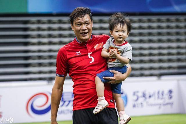 三婚时娶小17岁老婆的范志毅总算是走到今天这一步