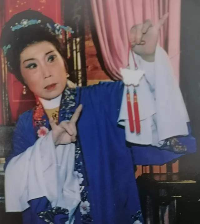 金艳芳,这位越剧界的"硬里子",曾陪伴姚水娟,王杏花,邢竹琴等众多名旦