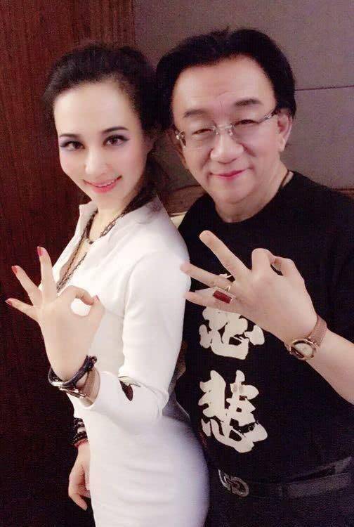 原创侯耀文的美女徒弟晒出性感健身照片网友比徐冬冬身材还好