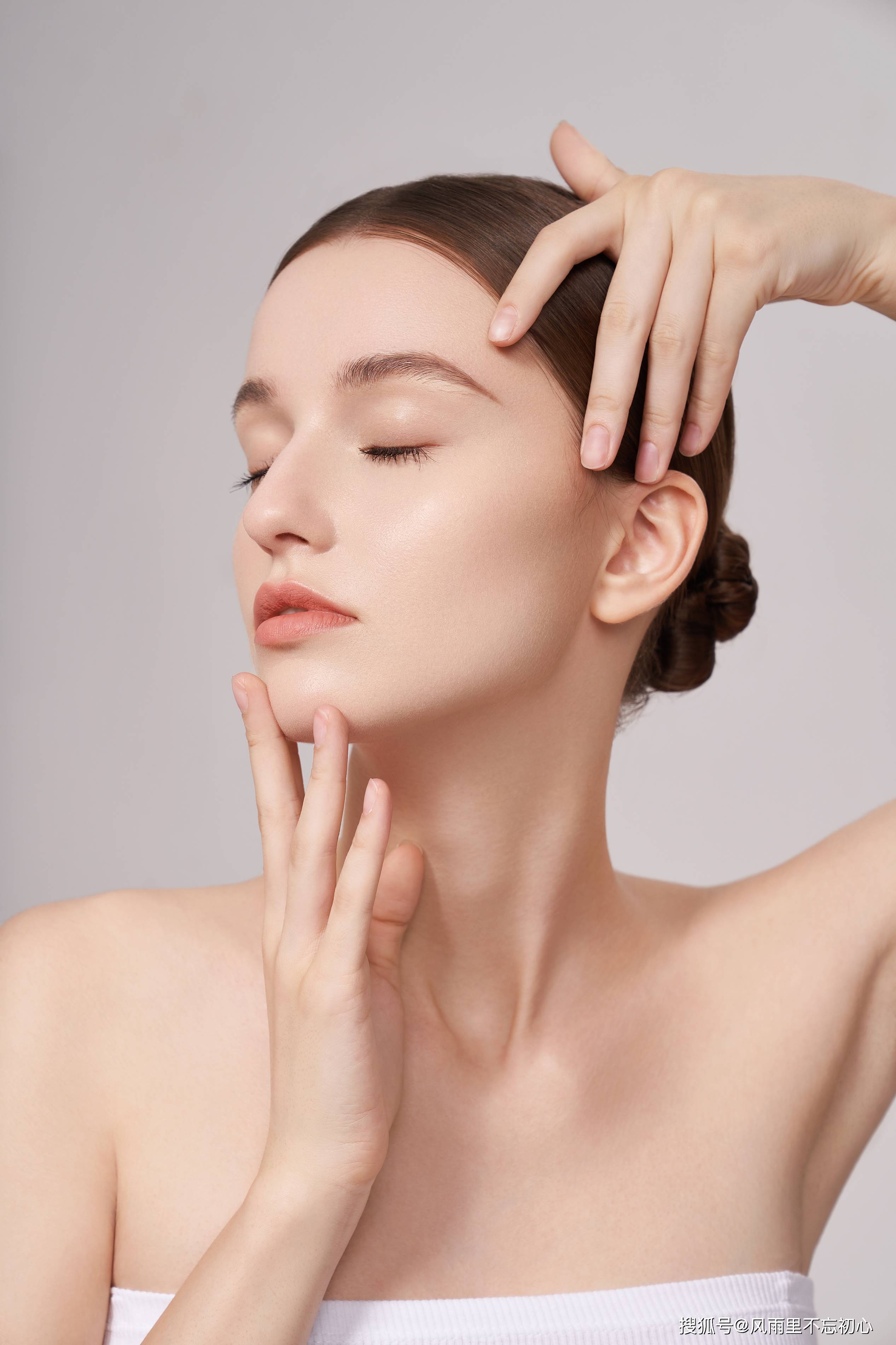 皙活:超精准护肤维持肌肤水油平衡,让面部自带磨皮效果