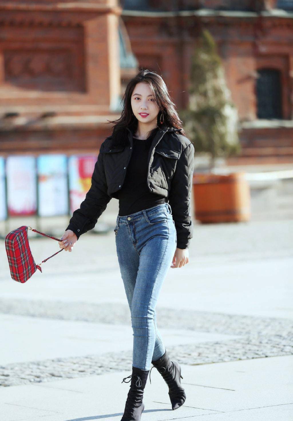 气质女生实力演绎出众的造型美感_姐姐_显得_牛仔裤