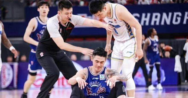一场比赛吹罚五人夺权犯规,这在cba