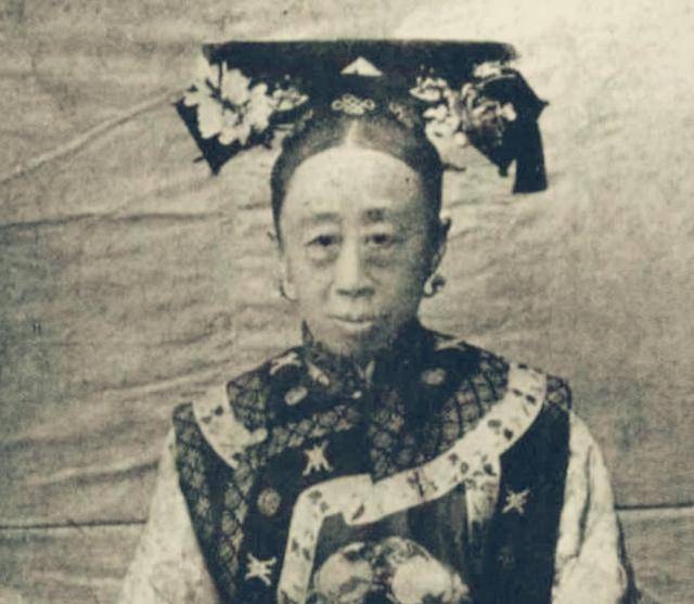 大清最后一位公主被慈禧收为养女享尽宠爱见外宾都带着她