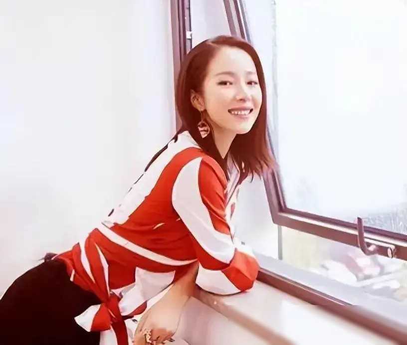 顶级绿茶江一燕被揭认干爹谎言付出代价