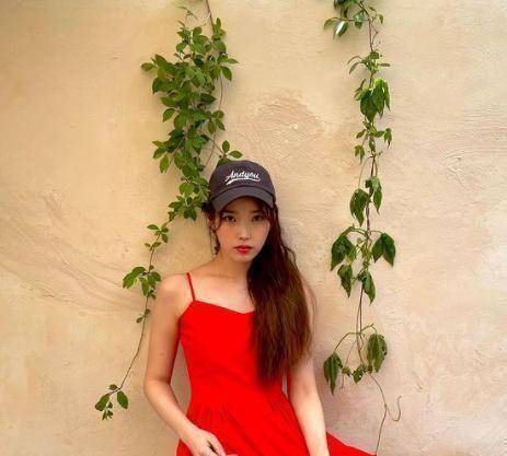 众所皆知iu出道13年承认过的男友只有一个那就是—「张基河」