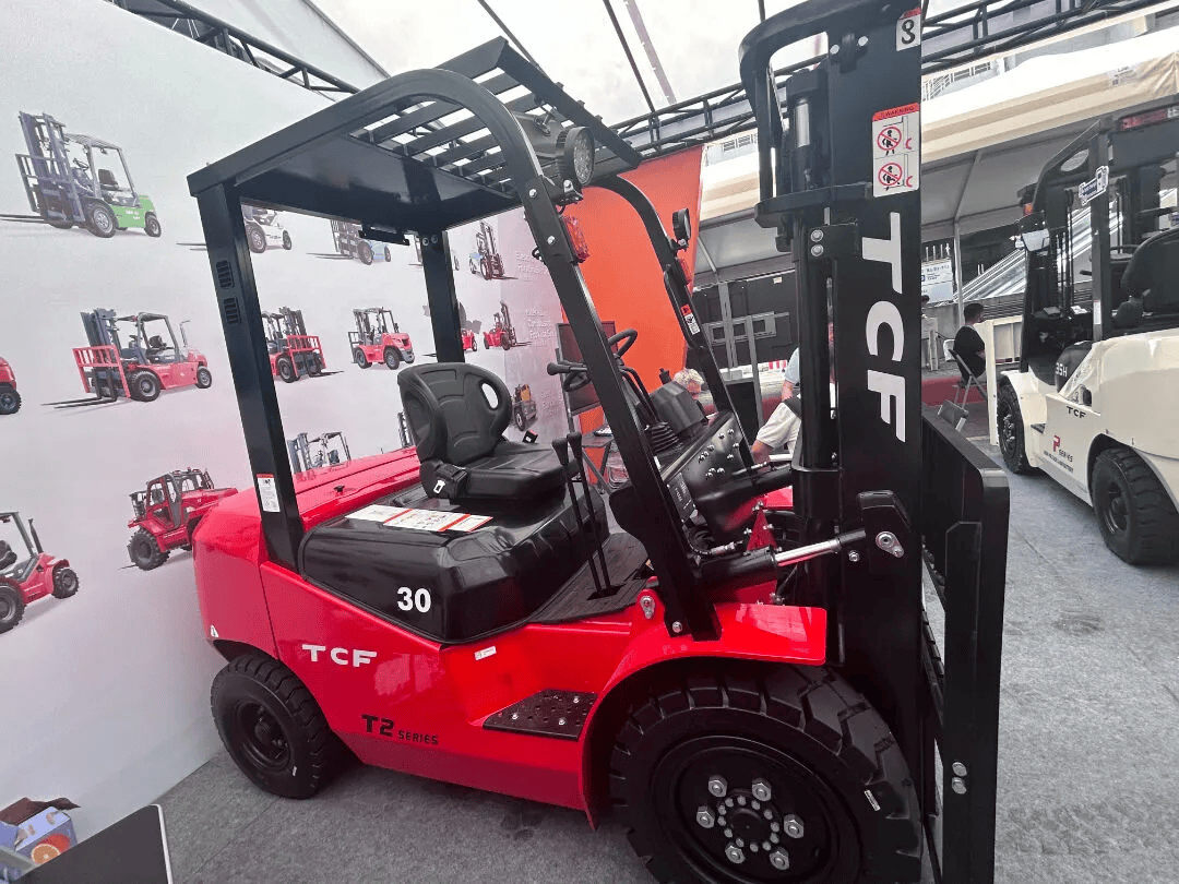 tcf多款新产品惊艳亮相!_叉车_系列_作业