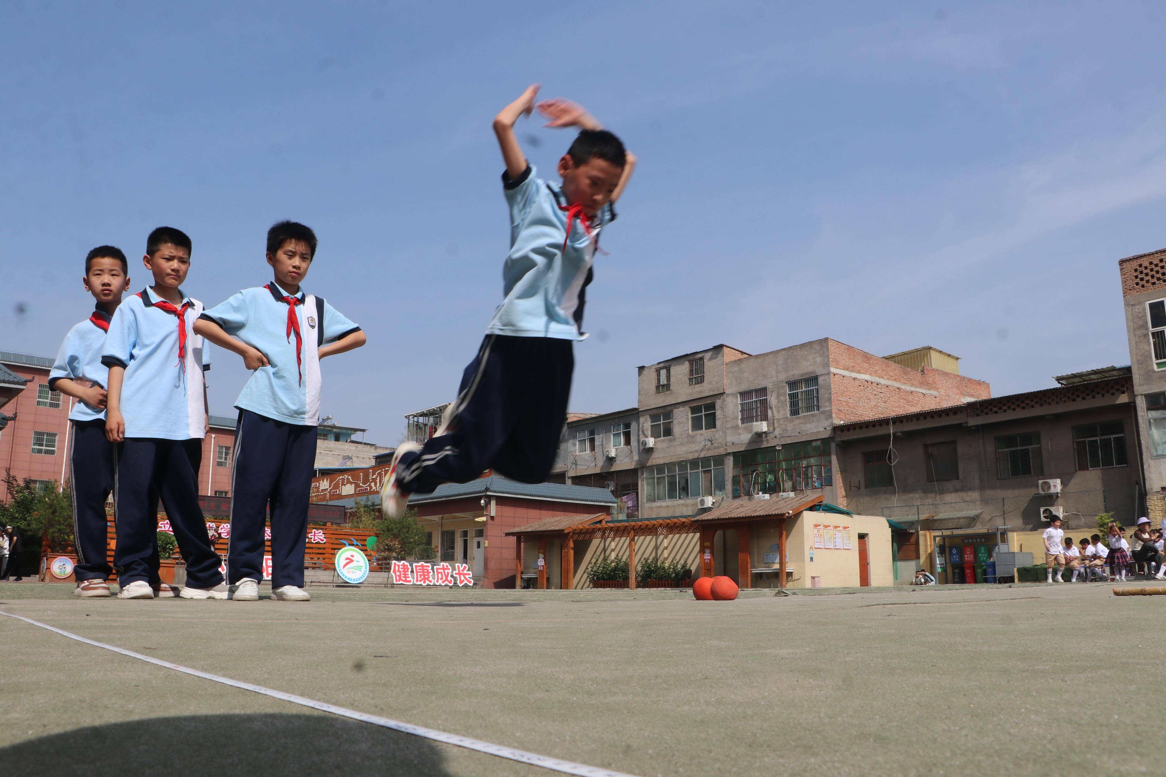 朝阳市胜利小学图片