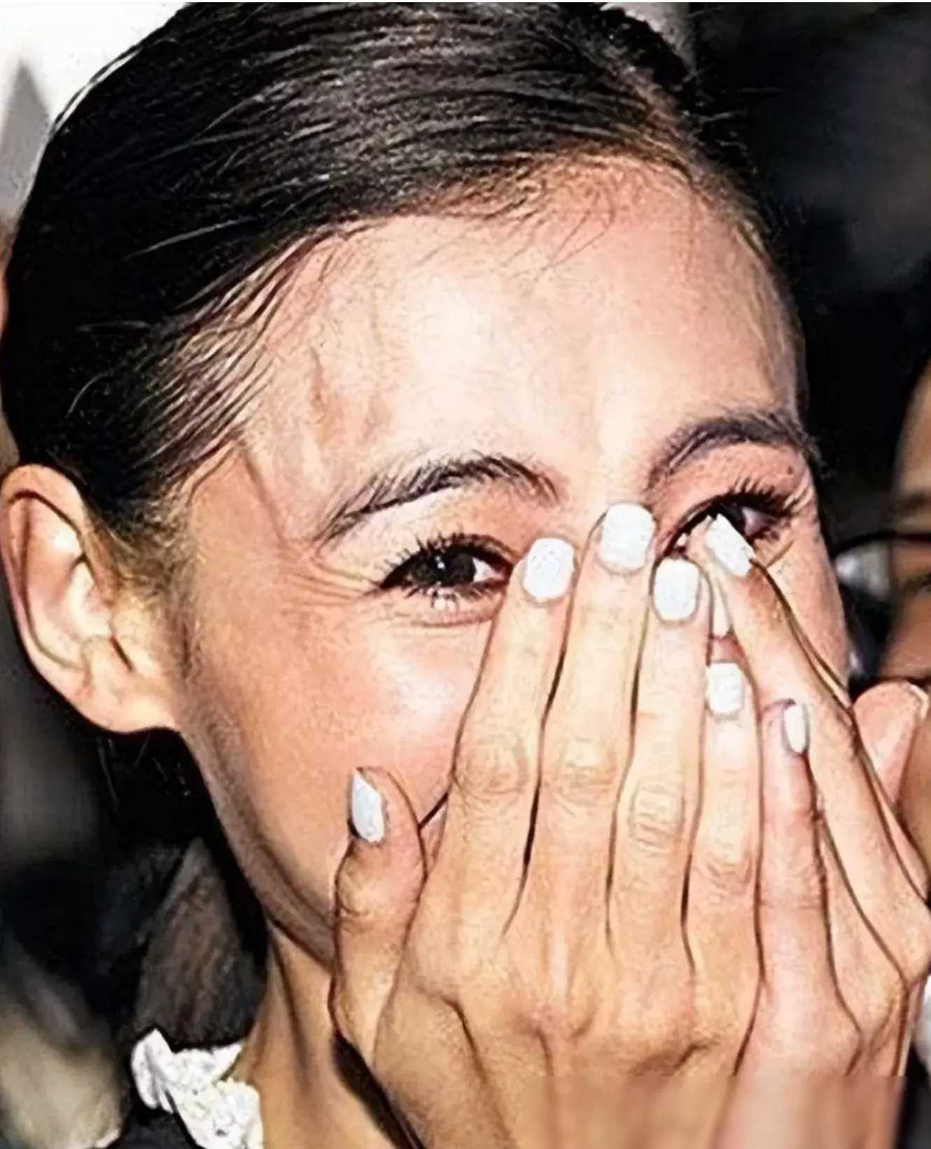 张柏芝产后四个月未露面网友关注女神恢复情况