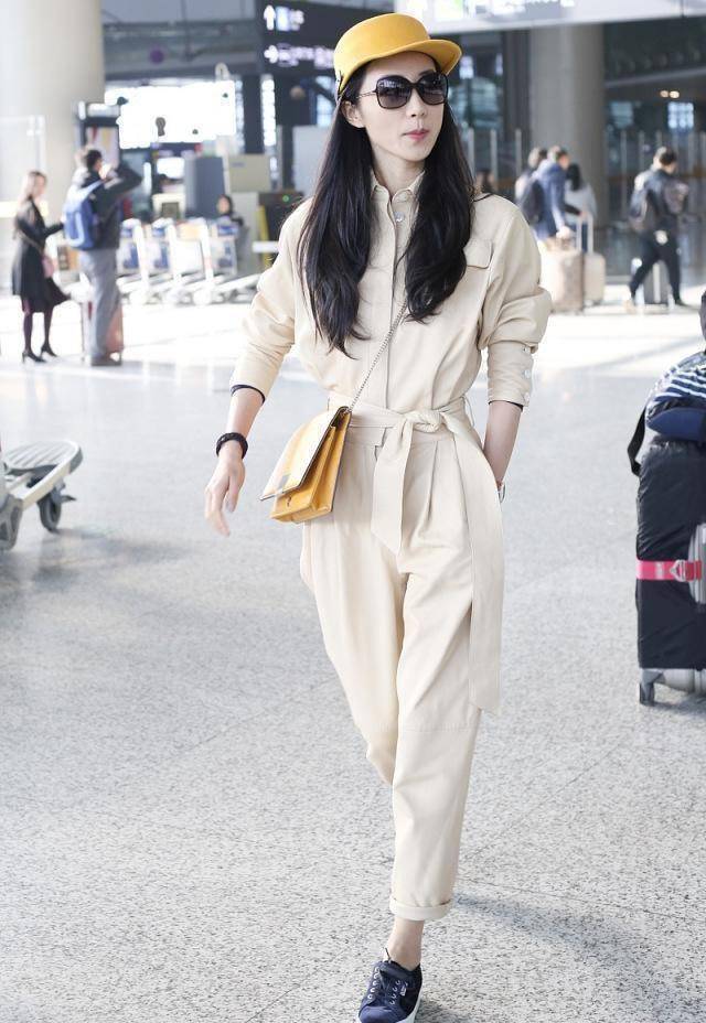 韩雪穿无袖背心搭阔腿裤依旧万种风情不愧是惊艳岁月的女神